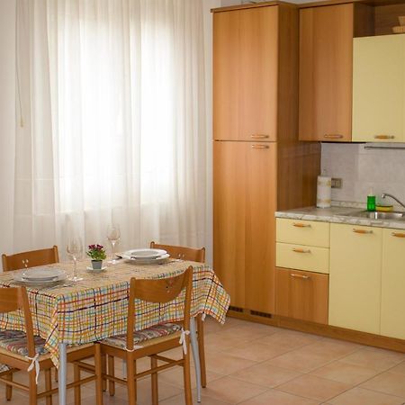 Appartamento Incantevole Con Parcheggio Gratuito Тирано Экстерьер фото